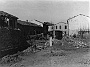 case di vicolo G. Germani nel quartiere Borgomagno a Padova viste dai binari della ferrovia Padova-Piazzola dopo il primo bombardamento avvenuto il 16 dicembre del 1943